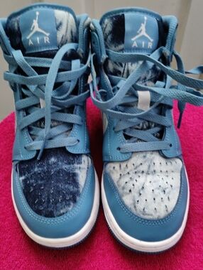Nike Kids' Air Mid-Top Sneakers in Teal and Navy